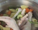 Foto del paso 2 de la receta: Consomé de patita de pollo al estilo de mi abuela!!