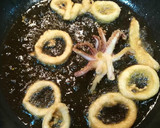 Foto del paso 2 de la receta: Calamares con alcachofas y almejas