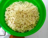 Foto langkah ke 2 dari resep Mie Goreng Ala Anak Kost 🍜.