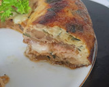 Foto del paso 6 de la receta: Tortilla de calabacín, al horno, rellena de salmón y queso
