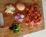 Foto langkah ke 2 dari resep Orak Arik Telor Sosis.