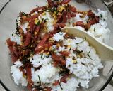 Foto langkah ke 2 dari resep Nasi sosis daun jeruk.