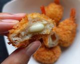 Foto langkah ke 6 dari resep Bola Udang Ayam isi Keju Mozarella.
