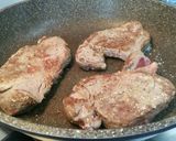 A picture of step 5 of Blue cheese sirloin with roast potatoes and caramalised onions.