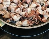 Foto del paso 1 de la receta: Pulpitos encebollados al Pimentón