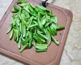 A picture of step 1 of Ivy groud  fry.