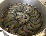 รูปขั้นตอนการทำที่ 1 ของ กุ้งนึ่ง แสนจะธรรมดาาา