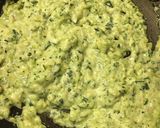 Foto del passaggio 3 della ricetta Crostoni alla crema di zucchine e funghi champignons