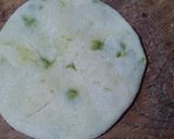 तुरीच्या ओल्या हिरव्या दाण्यांची कणकेच्या कचोरी (turiche herve dananchi kachori recipe in marathi) रेसिपी स्टेप 7 फोटो 