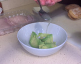 Foto del paso 1 de la receta: Bocadillo de pechuga con pasta de aguacate