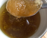 Foto del paso 6 de la receta: Infusión de María Luisa y tomillo, con cúrcuma, jengibre, y miel de azahar