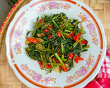 Foto langkah ke 4 dari resep Tumis Kangkung Terasi Margarin.