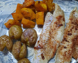 Foto del paso 8 de la receta: Merluza al horno (filet) cubos de zapallo y papines
