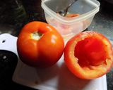 Foto del paso 5 de la receta: Tomates rellenos con arroz, atún y aceitunas (sin aderezo)