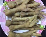Hình bước làm 2 của món Chân gà ngâm sả tắc