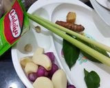 Foto langkah ke 1 dari resep Soto Ayam khas Medan.