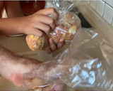 Foto del paso 2 de la receta: Jamoncitos de pollo con manzana (En bolsa de asar al horno)