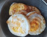 Foto langkah ke 1 dari resep Telur ceplok saus Inggris/ Fried eggs with worcesteshire sauce.