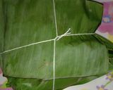 A picture of step 6 of Steamed small fish in banana leaves.