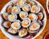 Hình bước làm 3 của món 🍣🍘 Cơm cuộn tôm