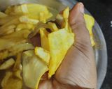 मिस्ट्री बास्केट स्पेशल कच्चा केला की चिप्स रेसिपी चरण 3 फोटो