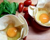 Φωτογραφία βήματος 2 της συνταγής Tortilla egg cups (τορτίγια με αυγό σε ατομικό μπολάκι)