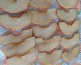 A picture of step 3 of Apple rose pastry.