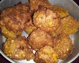 A picture of step 3 of Corn chicken meatball curry.