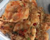 รูปขั้นตอนการทำที่ 3 ของ กุ้งผัดพริกเกลือ