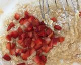 Foto langkah ke 3 dari resep Strawberry Muffin.