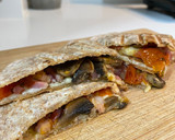 Foto del paso 3 de la receta: Wrap de champiñones, bacon, cherrys y queso 🌯