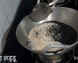 A picture of step 2 of Til Gud Ladoo.