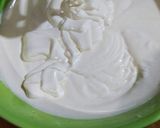 Foto langkah ke 2 dari resep 34. Bolu Kukus Susu Pandan.