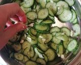 Uborkasaláta recept fázis 3 fotója