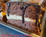 Pas rețetă Prăjitură blat cacao cu gem vișine, nucă, cremă caramel și glazură cacao 😋 1 fotografie