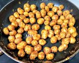 A picture of step 4 of Makhana Sweet.