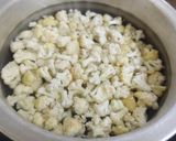 A picture of step 2 of Cauliflower Green Fry.