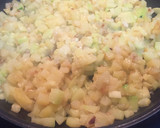 Foto del paso 1 de la receta: Tortilla de patata con calabacín