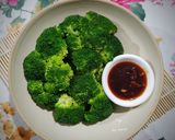 Hình bước làm 3 của món Bông cải xanh hấp chấm sốt cay
