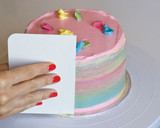 Foto del paso 8 de la receta: Tarta de plátano y buttercream de chocolate blanco (efecto pinceladas)