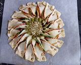 A picture of step 10 of Sunflower pizza🌻.