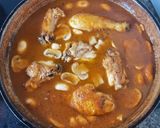 Foto del paso 4 de la receta Pollo troceado al vino tinto con champiñones y patatas 🥔🍄🍗🍷
