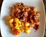 Foto del paso 4 de la receta: Chipirones encebollado con papa al pimentón. #delantaldorado