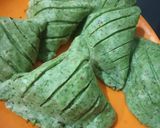 A picture of step 10 of Striped haryali samosa.