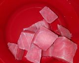 Foto langkah ke 1 dari resep Ikan Tuna Bumbu Kuning.