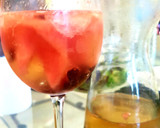 Foto del paso 2 de la receta: Sangría blanca de cava con fruta