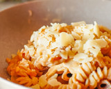 Foto del paso 4 de la receta: Pasta cremosa con pollo
