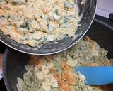 Foto del paso 4 de la receta: Moñitas con salsa bechamel de perejil y huevo