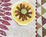 કાચા કેળા અને સેવ ના રોલ (Raw Banana Sev Roll Recipe In Gujarati) રેસીપી સ્ટેપ2ફોટો