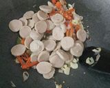 Foto langkah ke 3 dari resep Tumis Tauge Baso.
